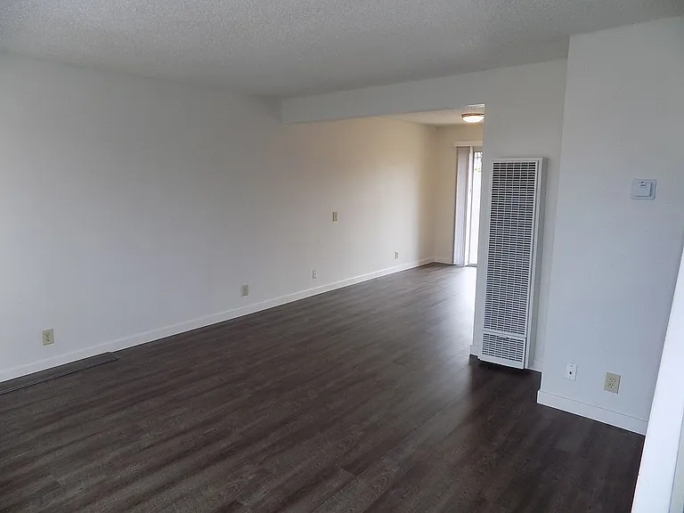 449 Montgomery St — Photo 4