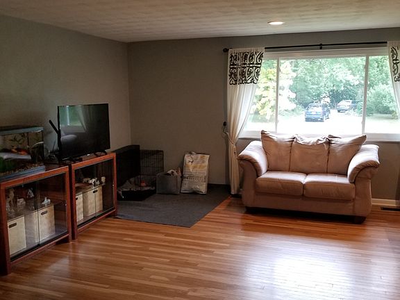 4th image of 6031 Romaine Dr