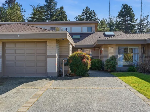 802 Lakes Blvd, Nanaimo, BC V9P 2P8