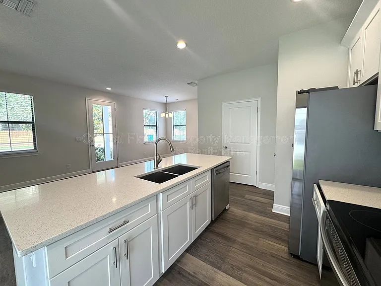 2861 Mayer St — Photo 9