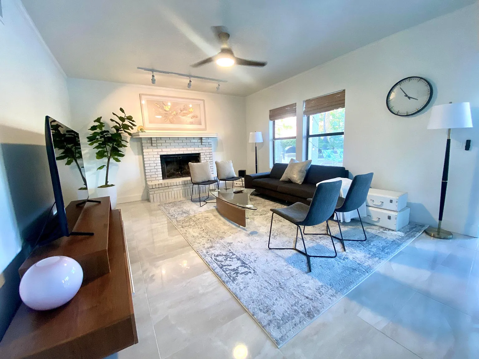 2118 E Marquette Dr — Photo 3