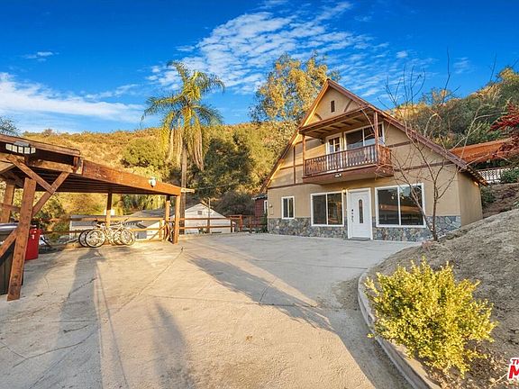 2nd image of 2070 Lilac Ln
