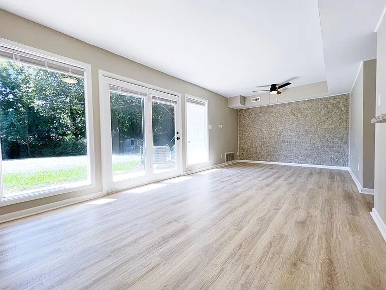 2529 Spring Garden St — Photo 8