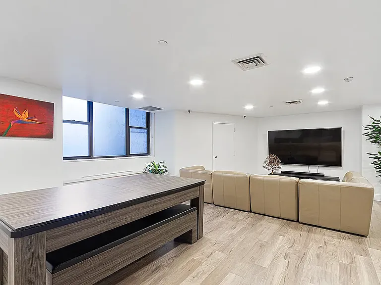 212 E 47th St #25C — Photo 9
