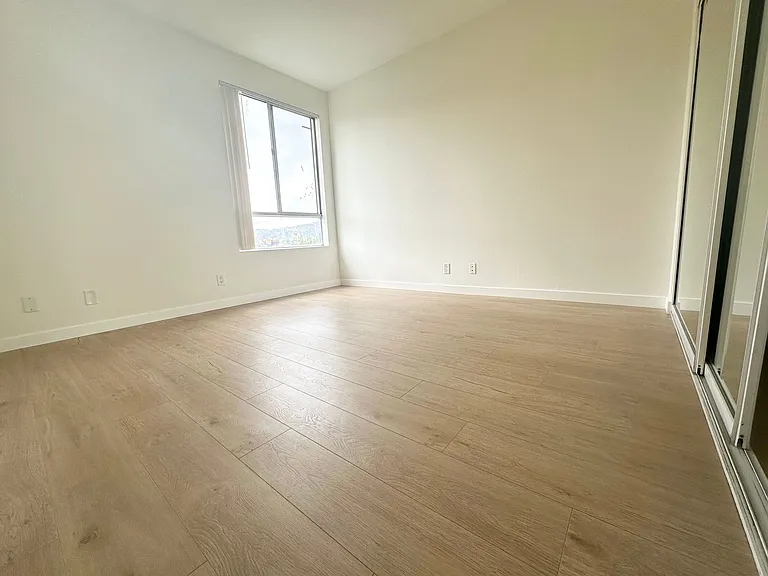 1234 Las Palmas Ave — Photo 9