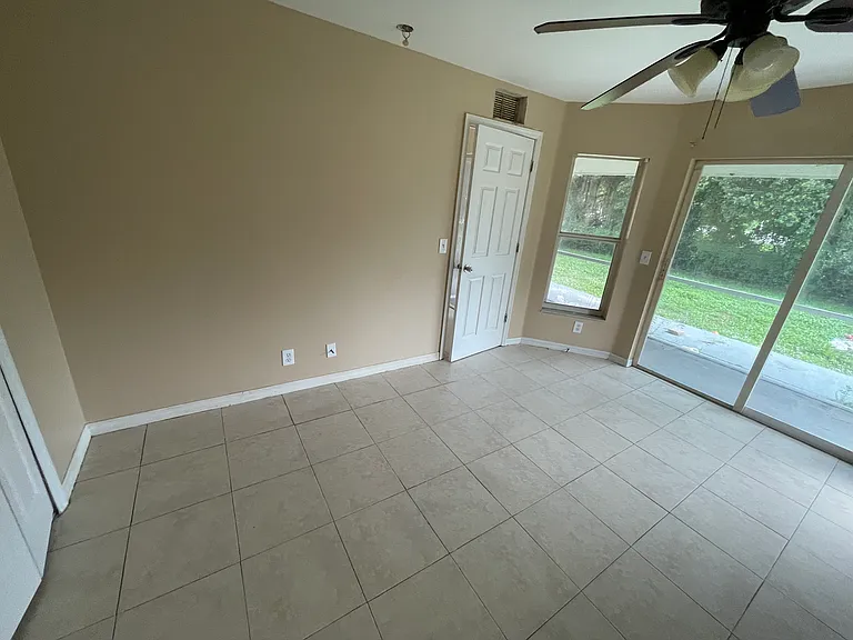 711 Arundel Cir — Photo 4