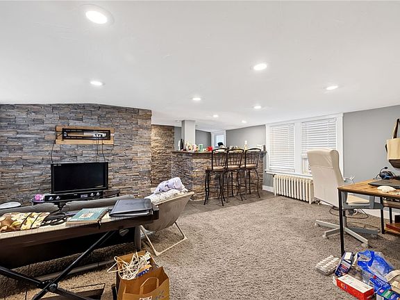3rd image of 260 Oxford St Unit 3