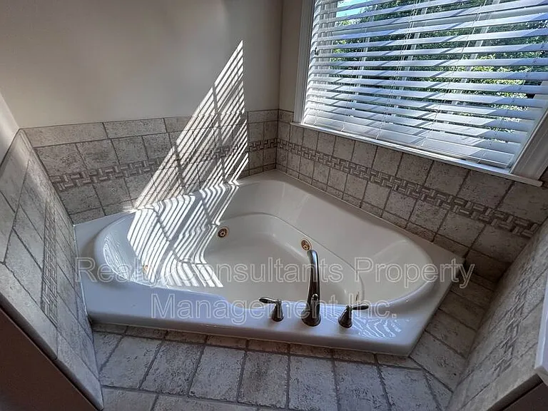 4540 Pebble Lake Dr — Photo 55