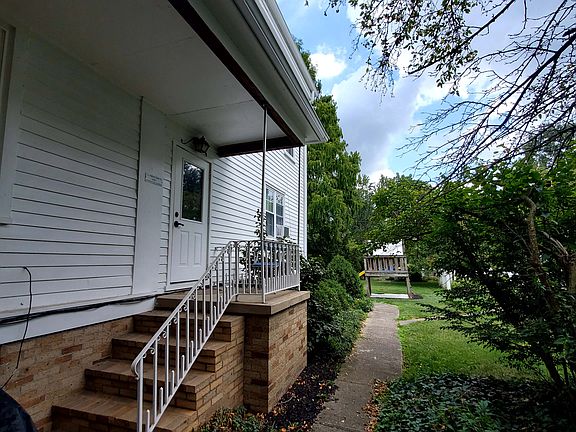 3rd image of 135 Park Pl APT 4