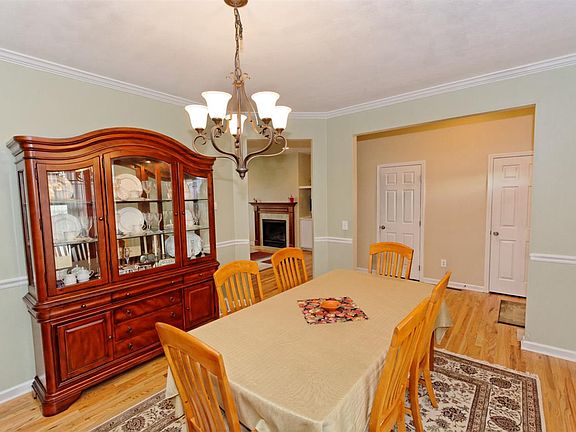 4th image of 20 Canopy Ln
