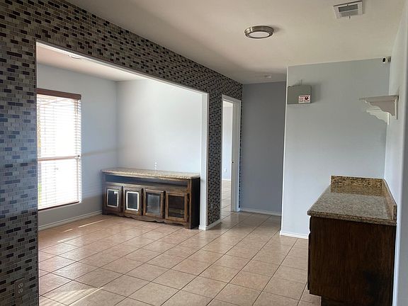 4th image of 2805 Owen Dr