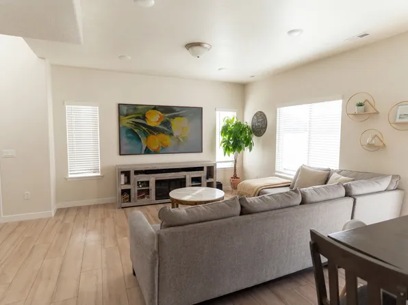 12882 S Red Spire Ct, Riverton, UT 84096