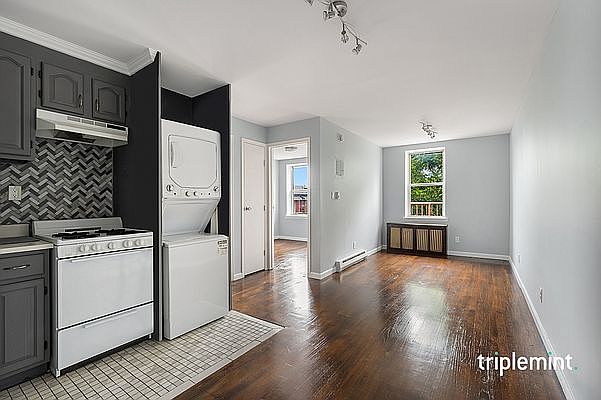 1st image of 22-11 Crescent St #3R