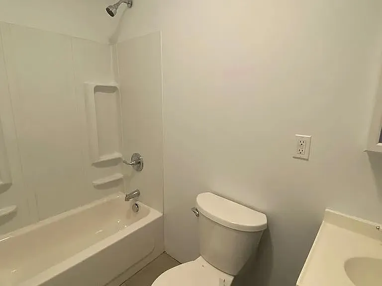 86 Carson Ave #B — Photo 1