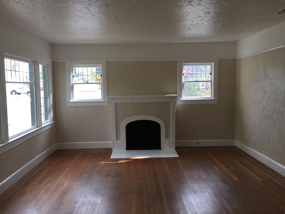 Decorative fireplace in living room