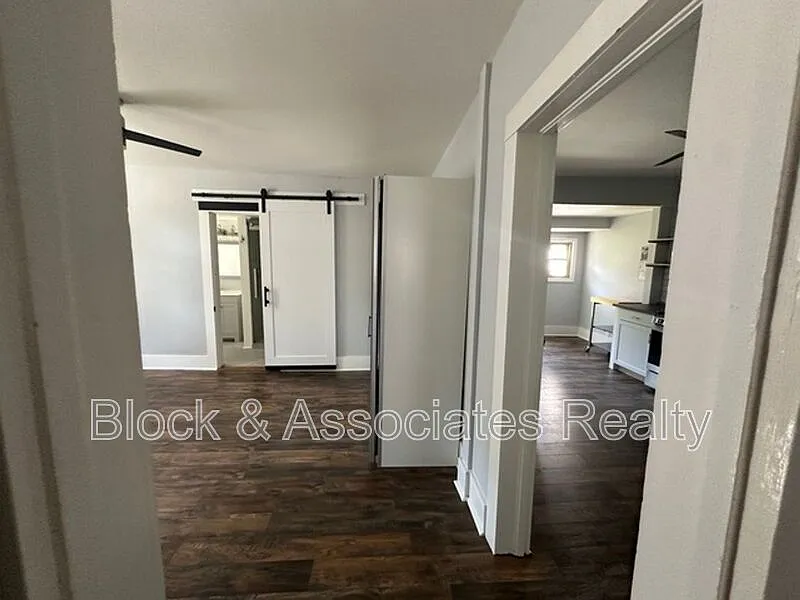 1 bed, 1.0 bath, $995 — Photo 4