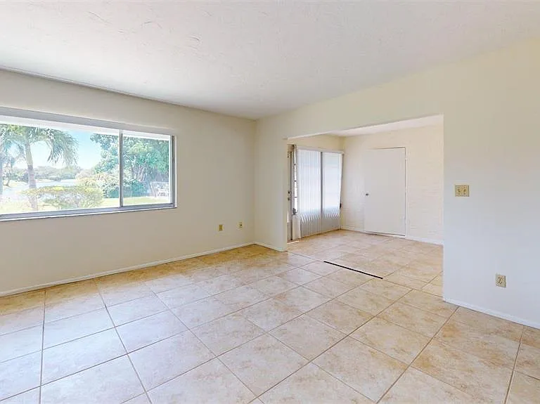 1213 Glen Oaks Dr E — Photo 29