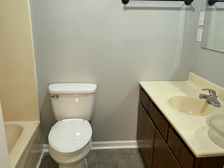 1 College Cres — Photo 13