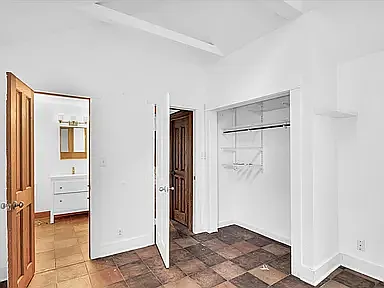 506 S Poplar St — Photo 17