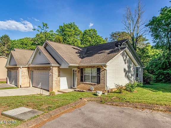 2nd image of 146 Oak Place Cir