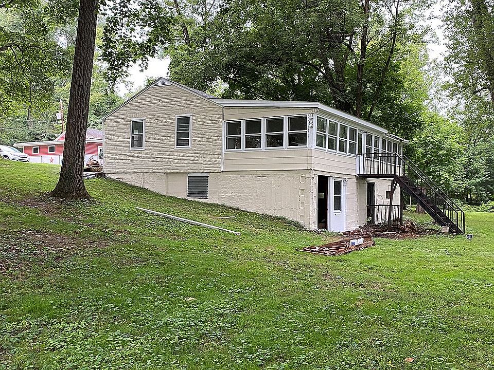 2nd image of 991 Riverbank Ln