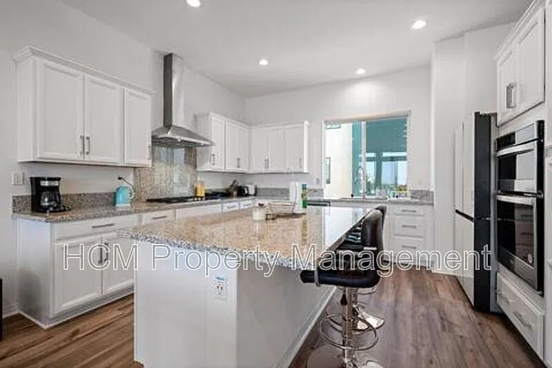 2 bed, 2.5 bath, 1576 sqft, $4,195 — Photo 3