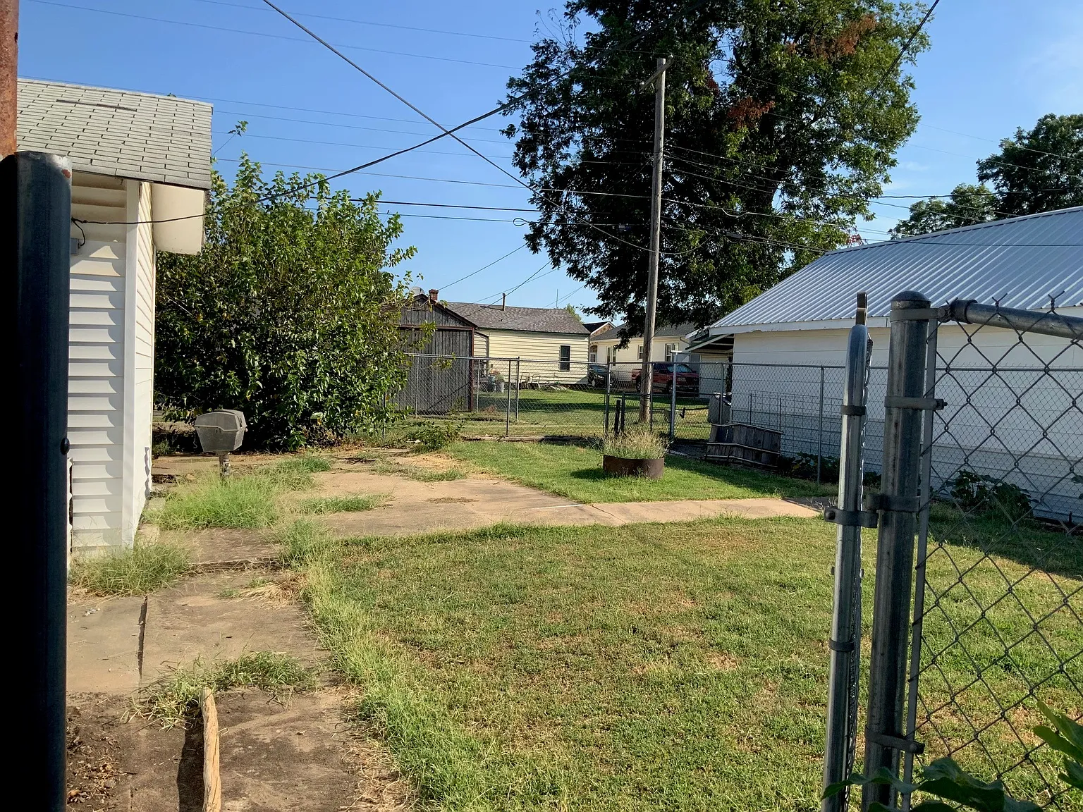 3 bed, 1.5 bath, 1291 sqft, $1,300 — Photo 3