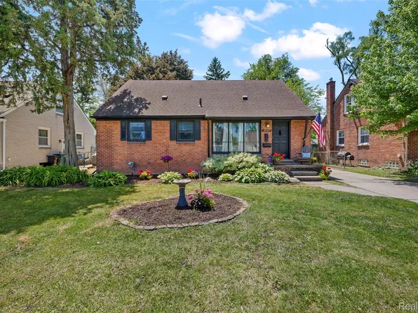 10467 W Eleven Mile Rd, Huntington Woods, MI 48070