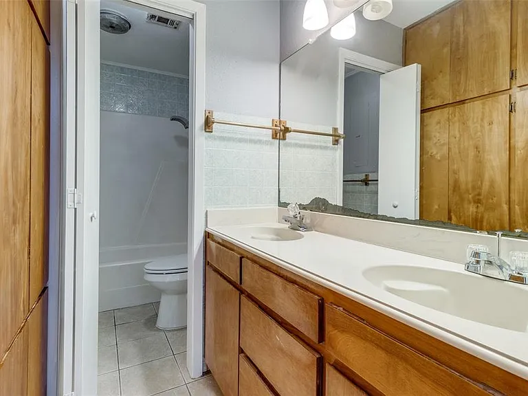 311 W Fern St — Photo 8