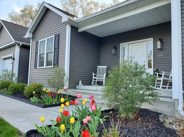 14 Ralph Cir, Chicopee, MA 01020