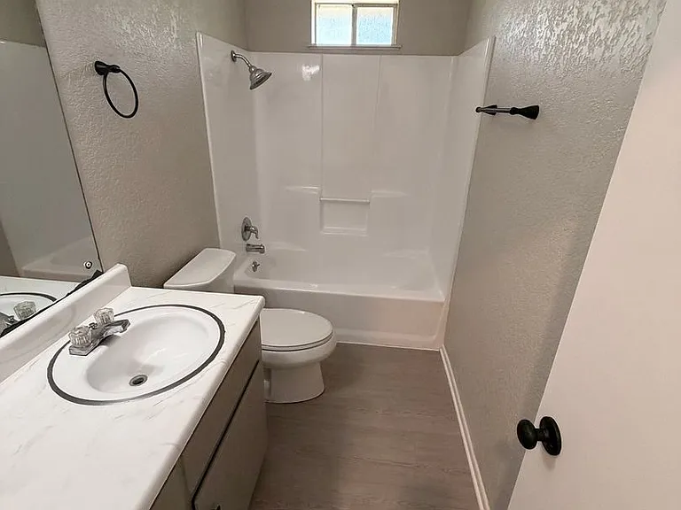 795 Albert St — Photo 16