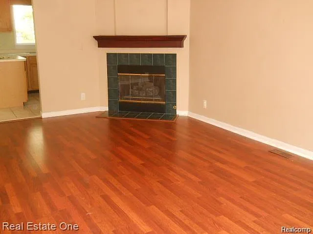 2 bed, 1.5 bath, 1668 sqft, $2,100 — Photo 2