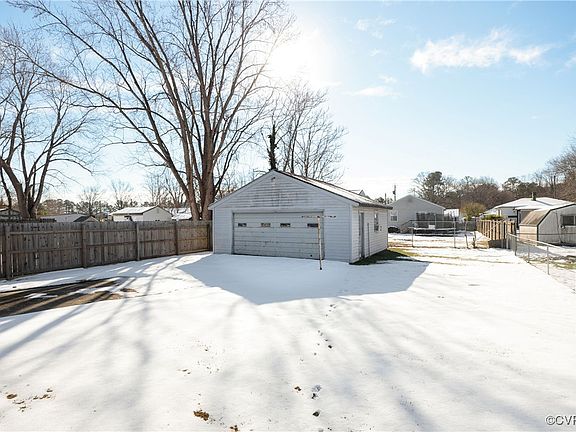 4th image of 411 Clover Hill Ave