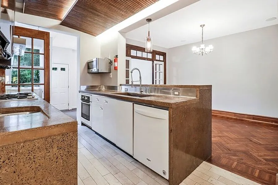 Classic Columbia Heights Rowhouse w/ Parking! — Photo 2