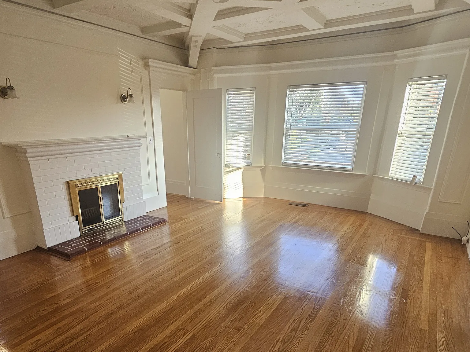 1 bed, 878 sqft, $2,600 — Photo 2
