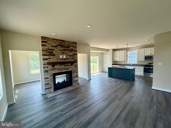 3rd image of 1356 Shannon Dr S