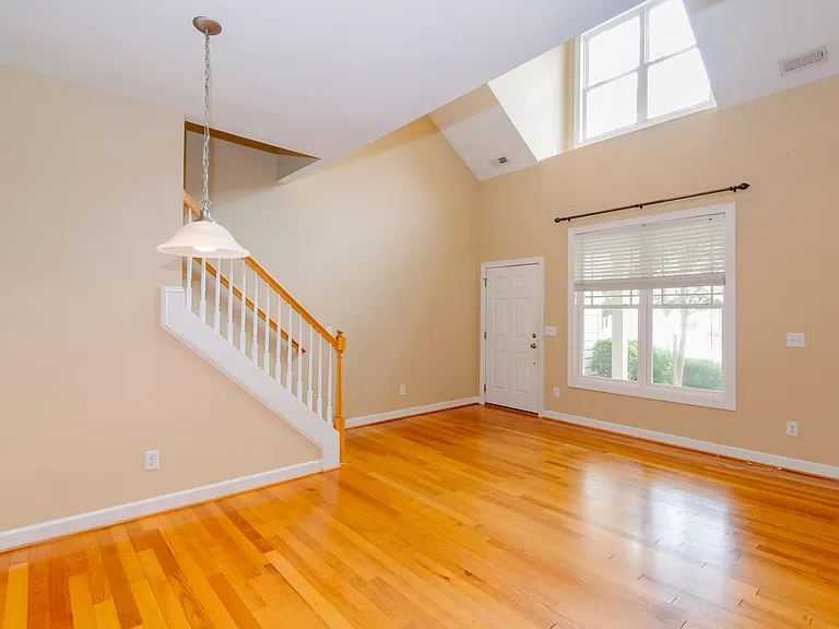 1103 Willowgrass Ln — Photo 2