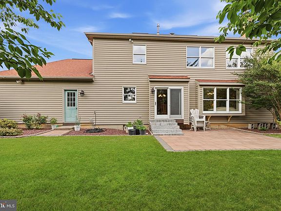 3rd image of 1001 Meridian Way