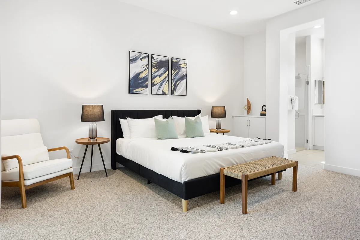 Master Suite Bedroom - 55724 Isleworth