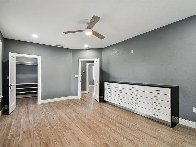 6810 N Navin Ave — Photo 33