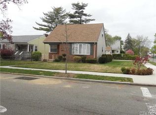 12804 235th St, Rosedale, NY 11422