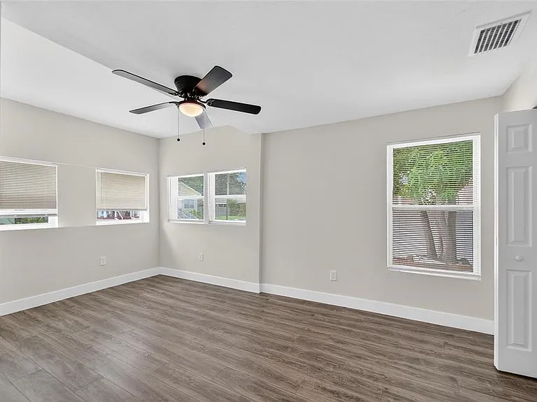 2525 W Beach St — Photo 28