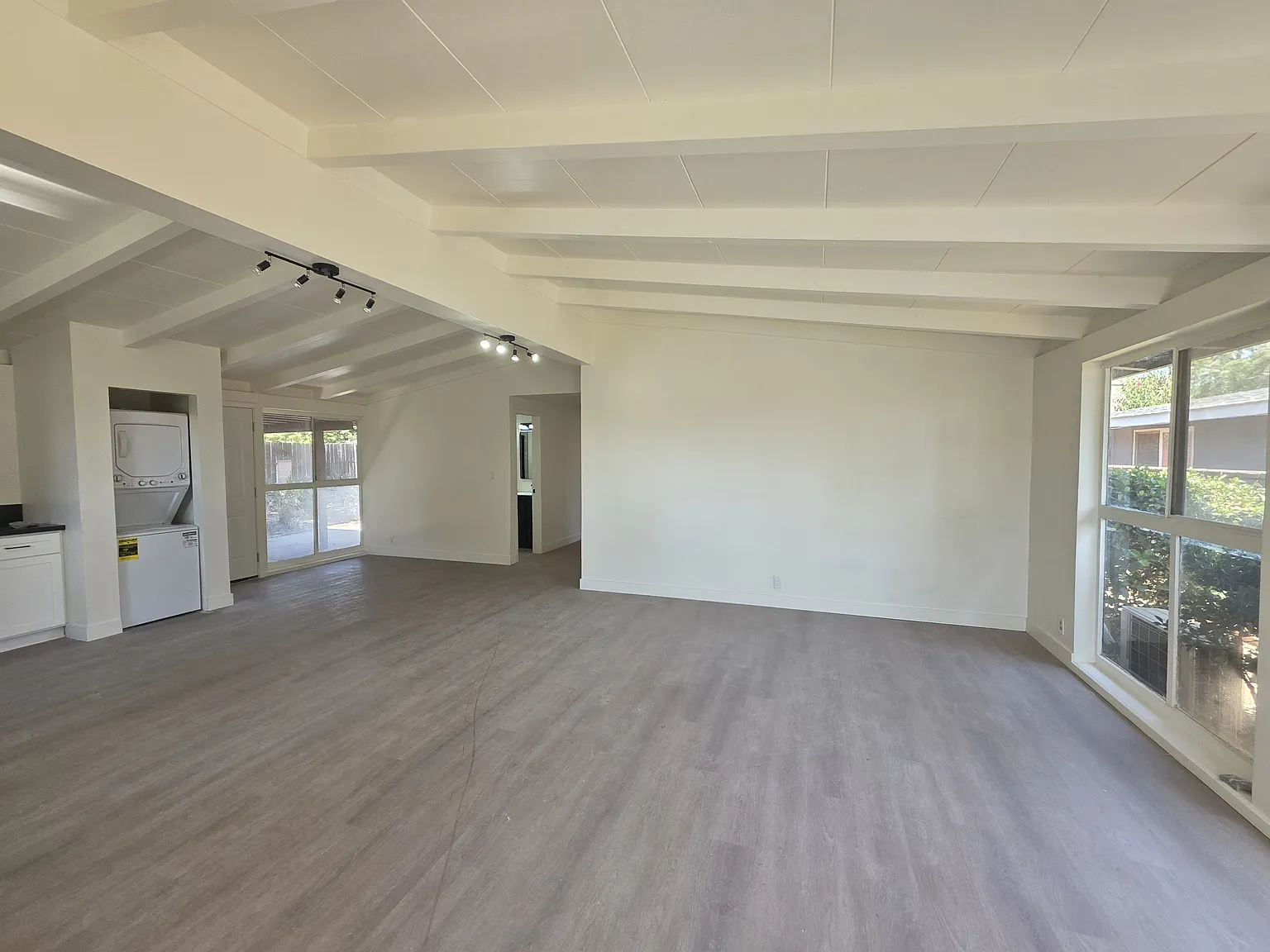 3 bed, 1200 sqft, $3,595 — Photo 3