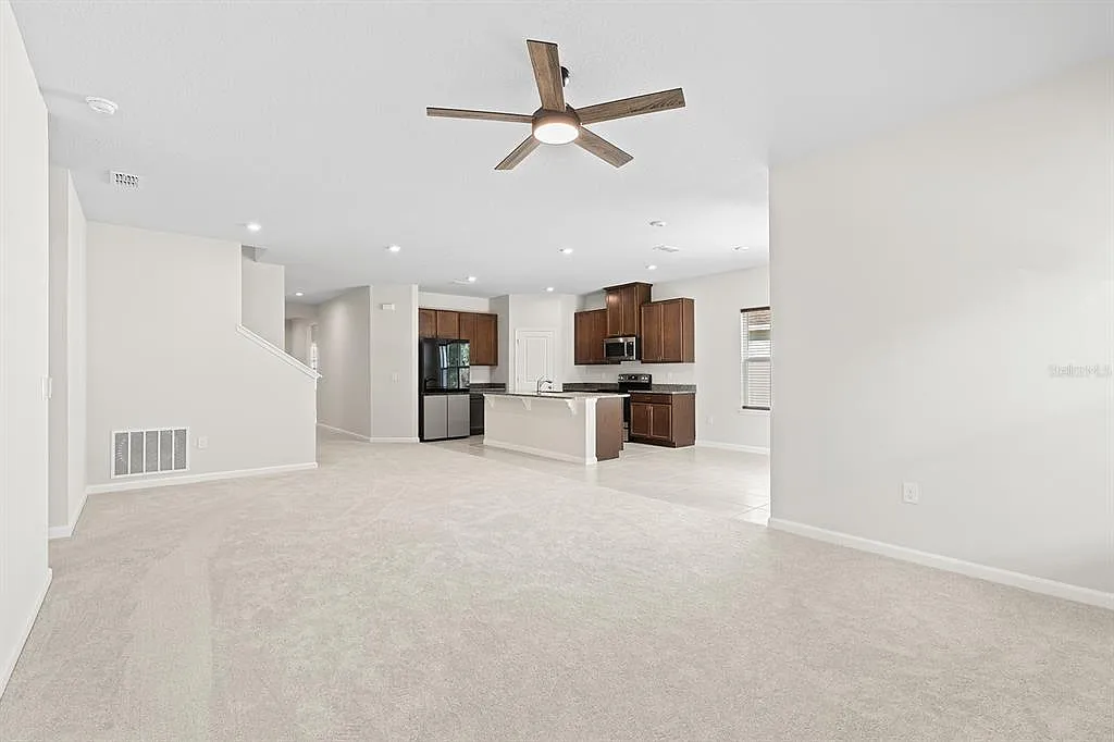 4 bed, 3.0 bath, 2341 sqft, $2,600 — Photo 3