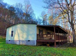 3651 Tacketts Branch Rd, Hurricane, WV 25526