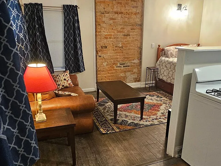 327 W 9th St #4 — Photo 3