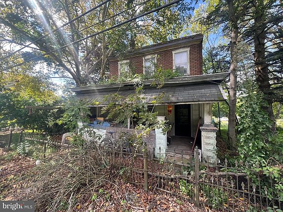 2nd image of 374 Fairview St