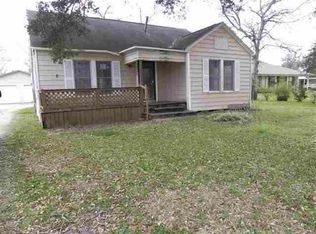 6400 Howe St, Groves, TX 77619