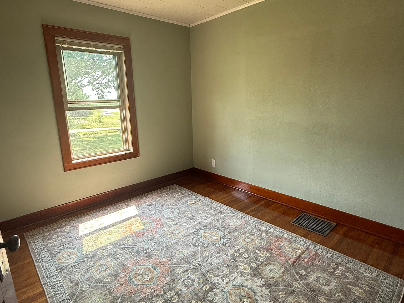 3 bed, 1200 sqft, $1,700 — Photo 4