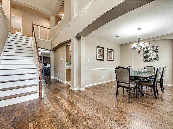 4th image of 5564 Glenview Ln